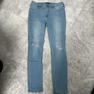 Abercrombie destroyed mid-rise jean legging